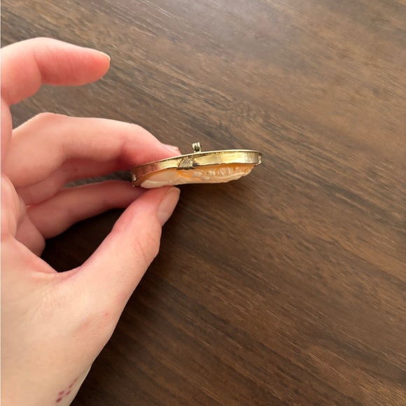 Vintage Cameo Brooch - Picture 3 of 6